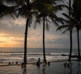 Where the horizon meets tranquility. An infinity pool, swaying palms, and a sunset you’ll never forget.