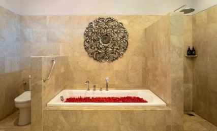 Signature Bungalow Garden View 1BR Bathroom